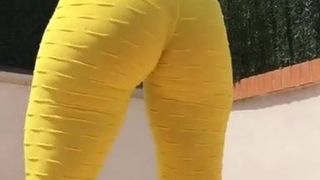 Gostosa de Leggings Amarelo