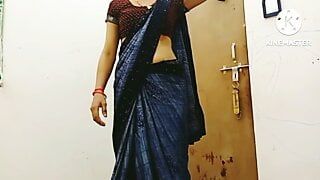 Indian bhabhi in saree remove clothes and pussy fingering