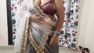 HOT AND NAUGHTY INDIAN BHABHI READY FOR A PARTY