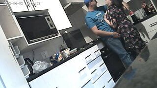 Spy cam: betrapte mijn zwangere vrouw op vreemdgaan met een 18 -jarige poolguy