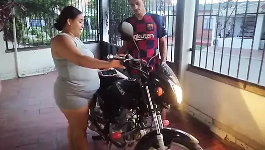 I fuck with the worker of my husband's motorcycle shop when he is in the shower