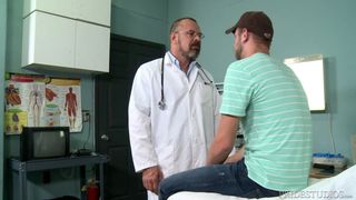 MenOver30 Doctor Daddy Has A Big Dick & Need An Anal Checkup