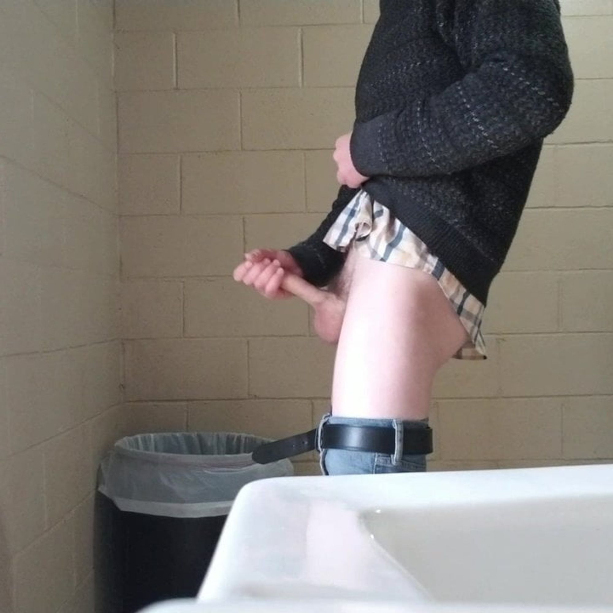порно зрелых геев в туалете фото 92
