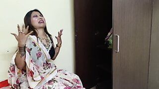 A saree girl went bathroom to pee and finish her masturbation