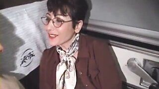 Vidéo amateur vintage. Une femme mature se fait baiser dans un train