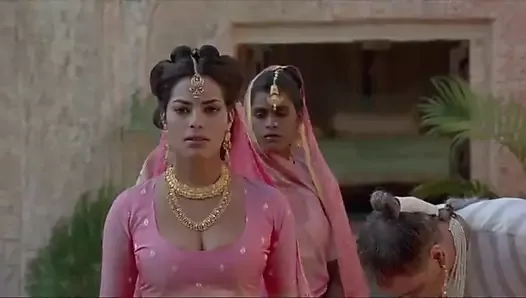 Обнаженные и сексуальные сцены Индиры Варма из Камасутры: история любви (1996)