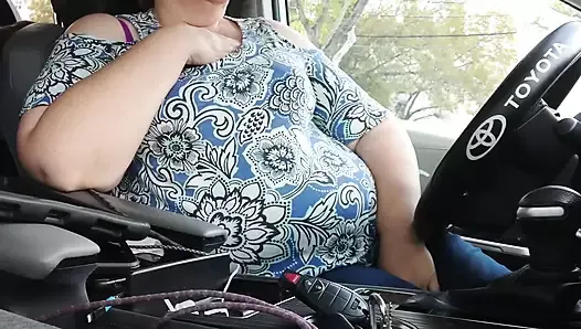 Büyük götlü iri güzel üvey anne zenciyle sikişiyor, herkesin içinde arabada yakalandı (boşalma derlemesi) büyük yük sakso