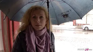 Reife Frau verführt zum Ficken für Geld beim Straßencasting Deutsch