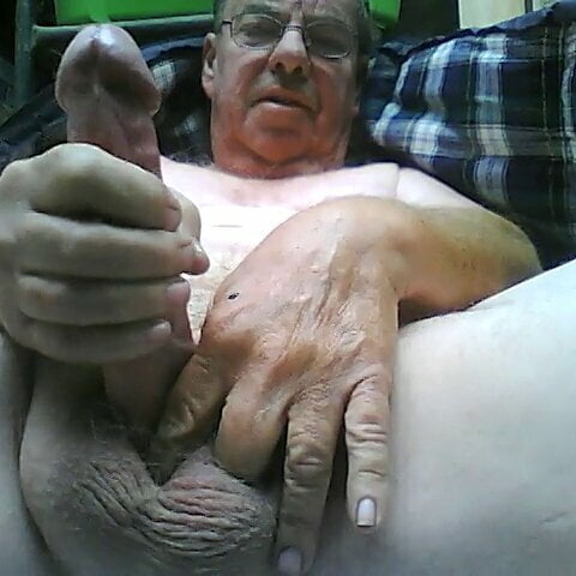 Дедушка дрочит порно фото 60