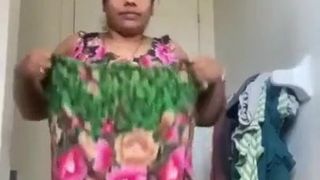 Indian Aunty strips