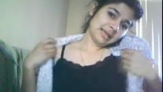 Pakistani girl shows her body