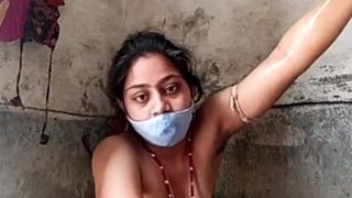 Anju bhabi bath1