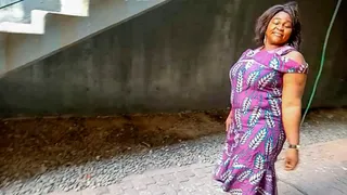 Конголезская домохозяйка сняла себя на видео в первом любительском секс-видео