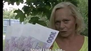 Иногда деньги говорят # 4 (грудастая бабушка-бабушка-блондинка!)