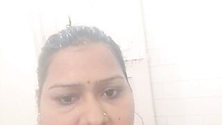Mallu Big Ass Bhabhi Takes Bath