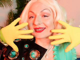 Blonde Milf Blogger video: sexually blonde MILF - blogger Arya - teasing with yellow latex household gloves (FETISH)