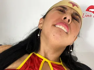 Lina Henao Dresses Up As A Wonder Woman To Dedicate A Squirt To Her #1 Fan