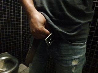 Public Toilete In Germany Jerkoff With Cumshot