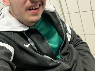 Jake019_xx got a short wank at Work Toilet for you