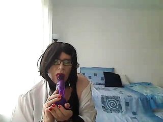 Milf Tranny Simulates A Blowjob By Playing With A Vibrator
