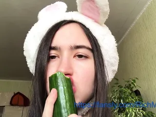 DO YOU WANT ME TO DO THIS WITH YOUR PICKLE??? HAHAHA (RichMasya)