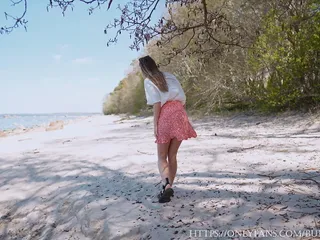 Beauty In Skirt Pissing Twice On The Public Beach, 4K