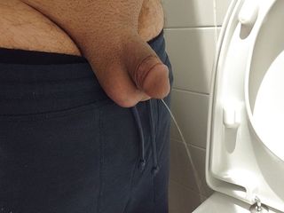 Arab Pissing for daddy chubbear MeshellMe Can&#039;t wait!