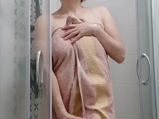 Di Play In Shower