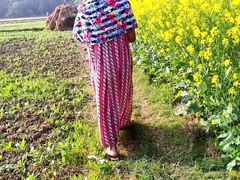 Bhabi did pissab in mustard cultivation !! Bangla boudi sorser khete pisab kore dilo re 
