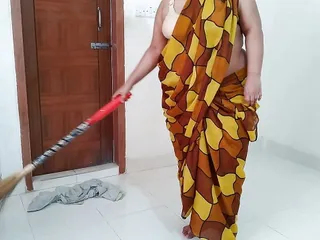 Pados ki Bhabhi ki jabardasti mast chudai Bhabhi ne devar ka Pani nikal diya - Devar fucked Bhabhi while cleaning house