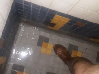 Hey this hotel bathroom is real nasty lol