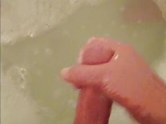Dirty old man jerking off in the tub 
