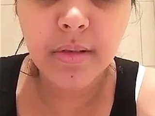 Arabic slut  flash her body in the bathroom 