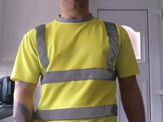  WORKMAN CARL LETS HIS BIG COCK WAVES HIS COCK FOR ALL U FETISH LOVERS