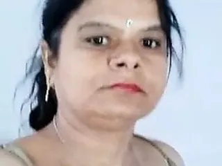 Indian Desi Aunty Showing Boobs And Pussy