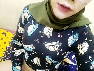 shemale hijab indonesia handjob