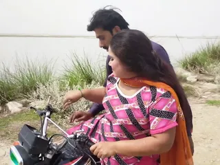 Tharik Bike Driver Desi Aunty Hot