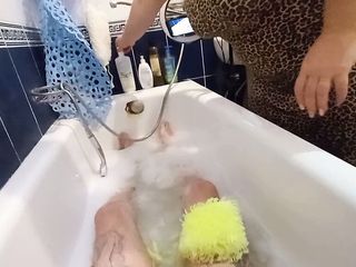 Stepmom Washes Cock...