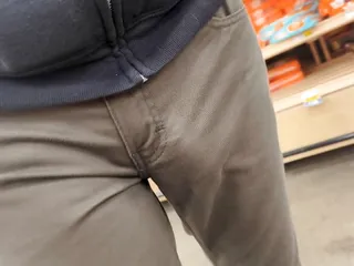 Freeballing bulging in grocery store