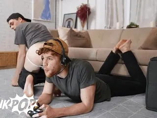 Chris White Finally Stops Gaming When He Realises His BF Troye Dean Was Having An Intense Orgasm – TWINKPOP