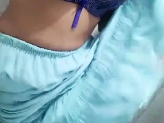 Indian Babe Showing Boobs With Masturbation