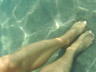Nylondelux Nude Pantyhose In The Sea