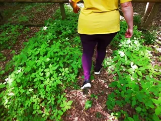 Barefeet titslapping in public forest