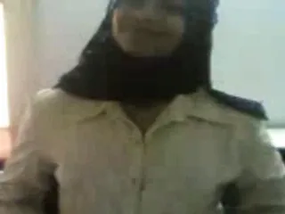 Hot Arab girl in a hijab gives a blowjob
