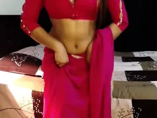 Sexy Indian Girl Hot Dance In Saree