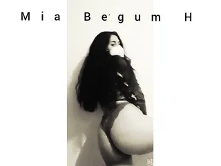 Big Butt Woman Is Filmed On Video While Masturbating