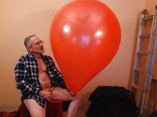 87) Cum On Giant Red Balloon - - Cont From Vid 86 - - Balloonbanger