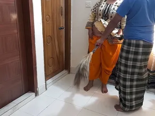 (Desi Priya) Sasurji Ne Apne Bete Ki Patni Ke Sath Kia Kand - Jabardasti Anal Fucked When She Was Sweeping