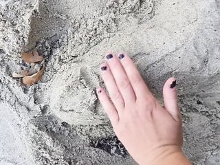  video: Penis sex art on a summer beach