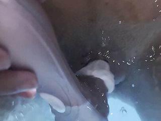  video: Jasmine Masturbates The Clitoris With A Waterproof Sex Toy In The Jacuzzi